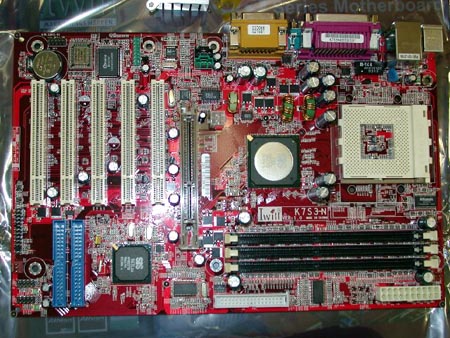 艾崴首款SiS748芯片组的SocketA主板上市